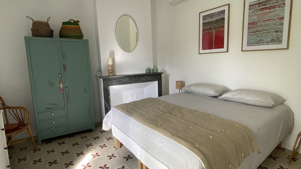 Photo of Bedroom in Montaren-et-Saint-Mediers