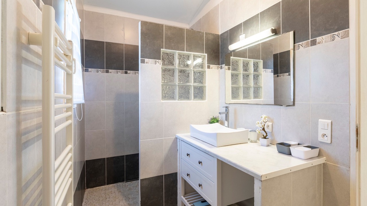 Photo of Bathroom in St.-Remy-de-Provence