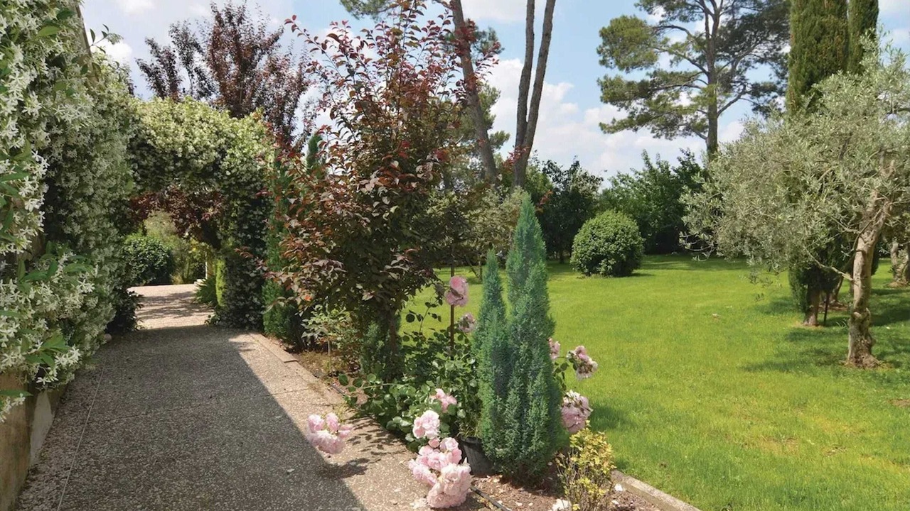 Photo of Outdoor in Orgon