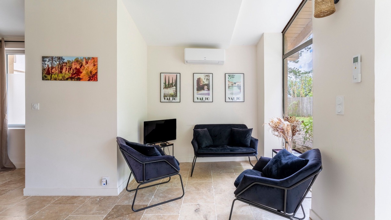 Photo of Livingroom in Apt