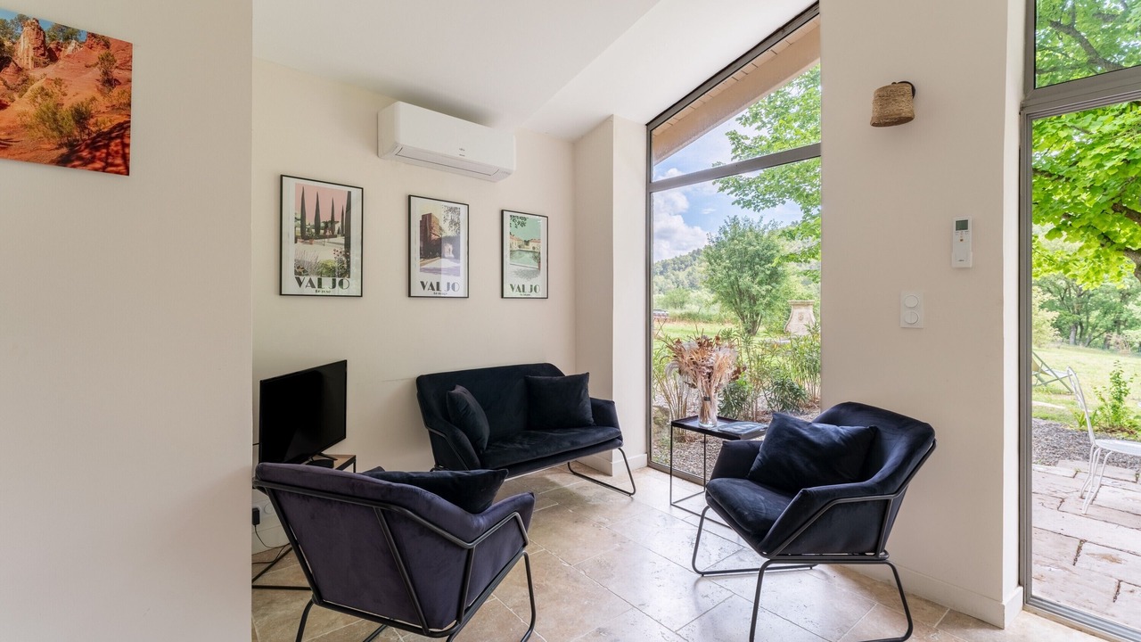 Photo of Livingroom in Apt