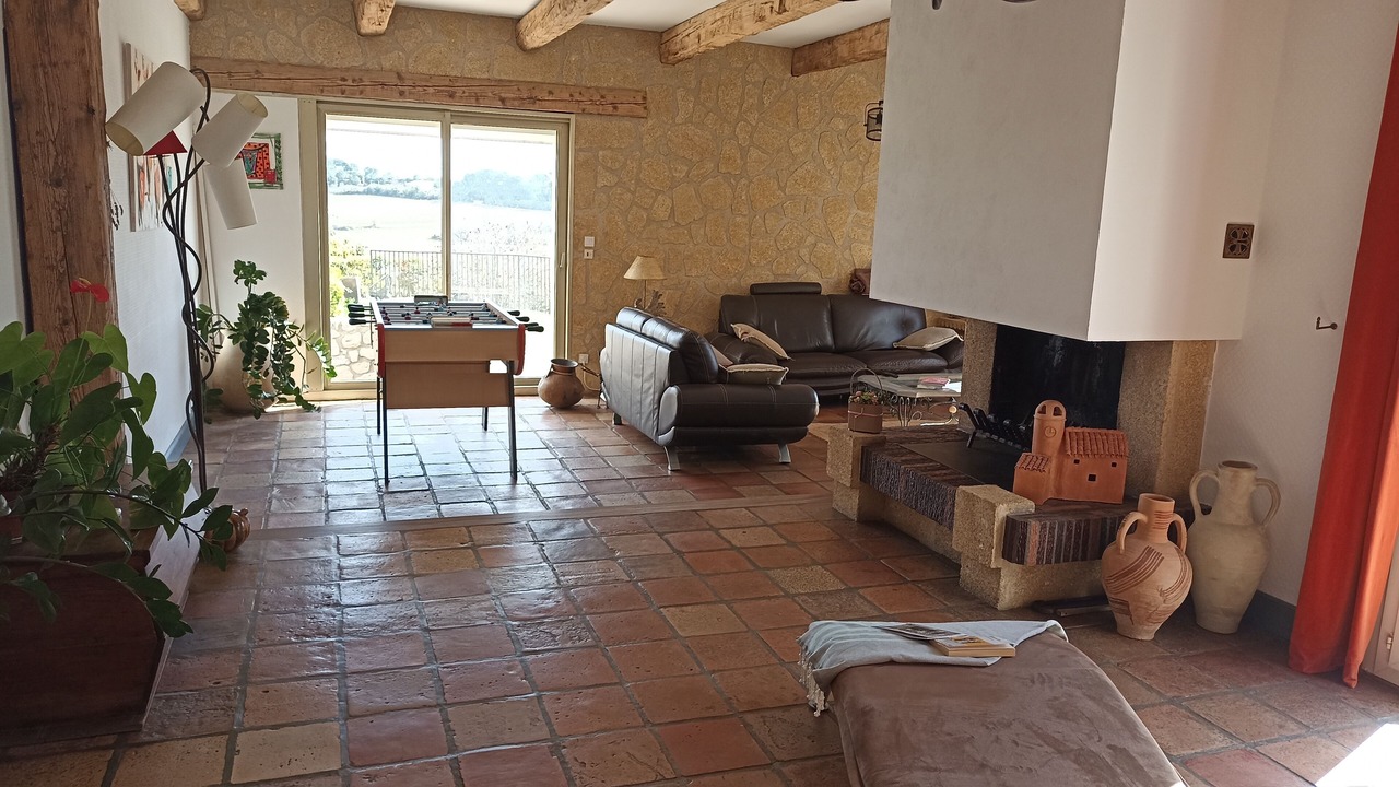 Photo of Livingroom in Pailhes