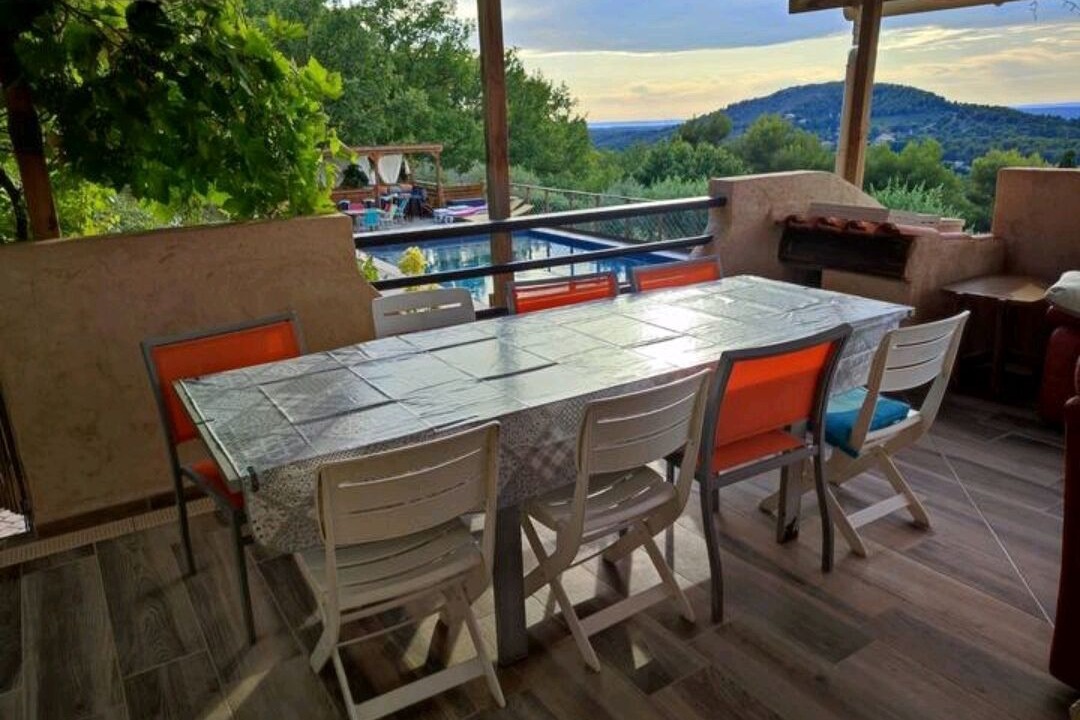 Photo of Outdoor in Simiane-Collongue