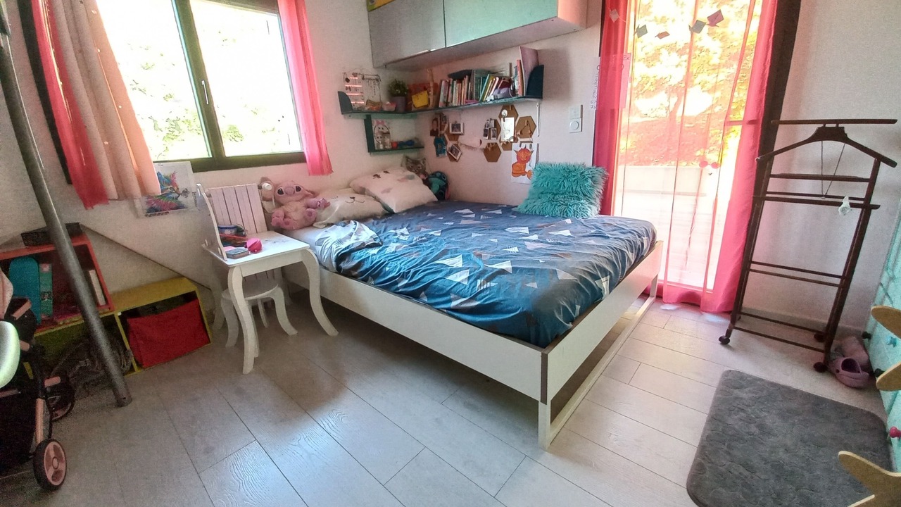 Photo of Bedroom in Simiane-Collongue