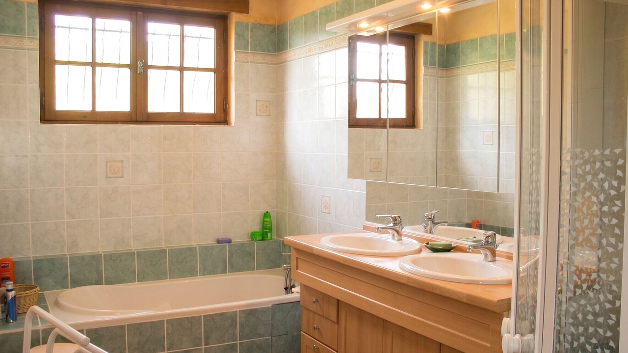 Photo of Bathroom in Pompignan
