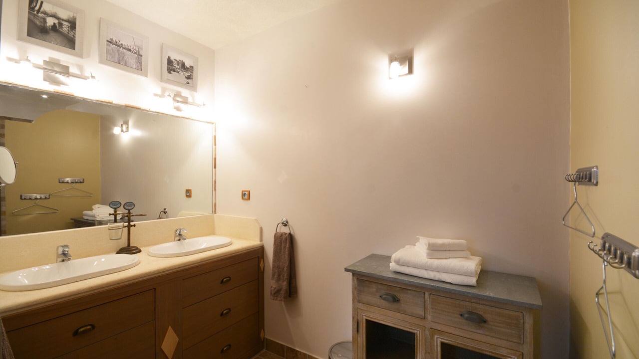 Photo of Bathroom in Arles