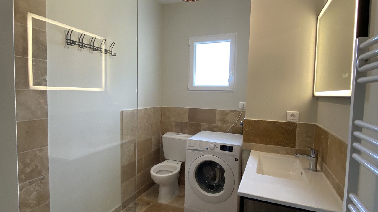 Photo of Bathroom in Molleges