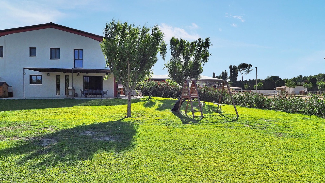 Photo of Others in Maillane