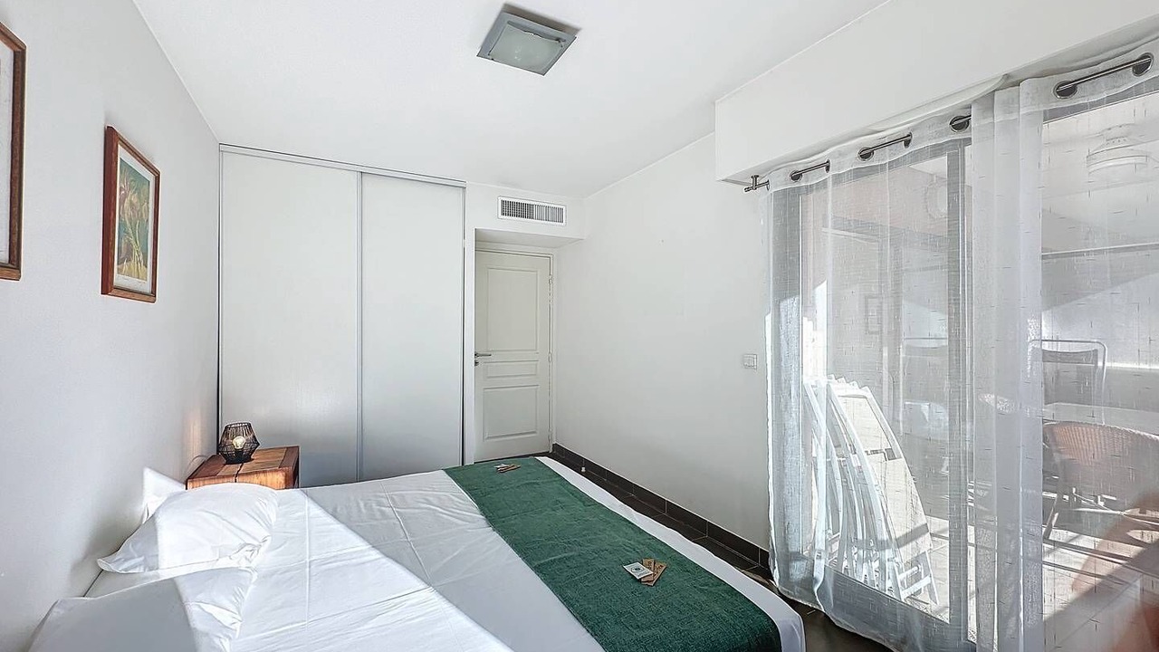 Photo of Bedroom in Prado - Republique