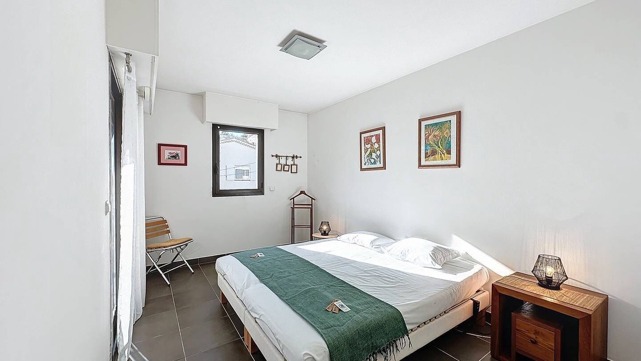 Photo of Bedroom in Prado - Republique