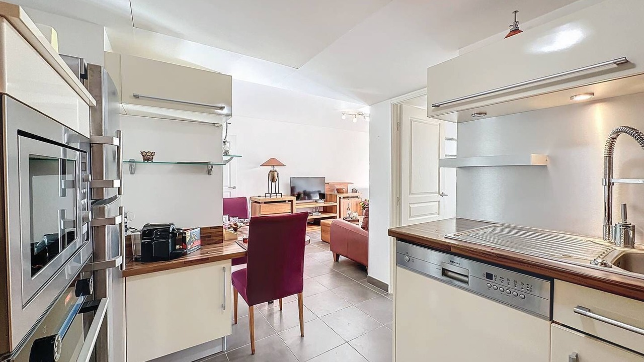 Photo of Kitchen in Prado - Republique