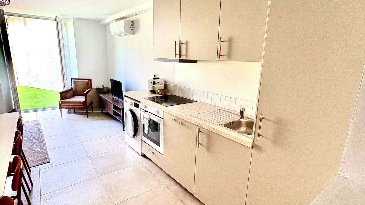 Photo of Kitchen in Prado - Republique