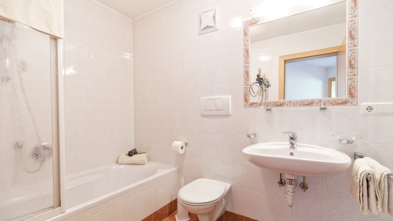 Photo of Bathroom in Racines