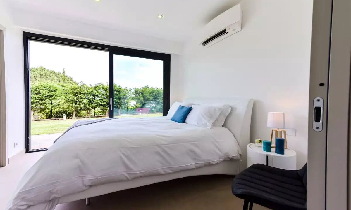 Photo of Bedroom in Mandelieu-La-Napoule