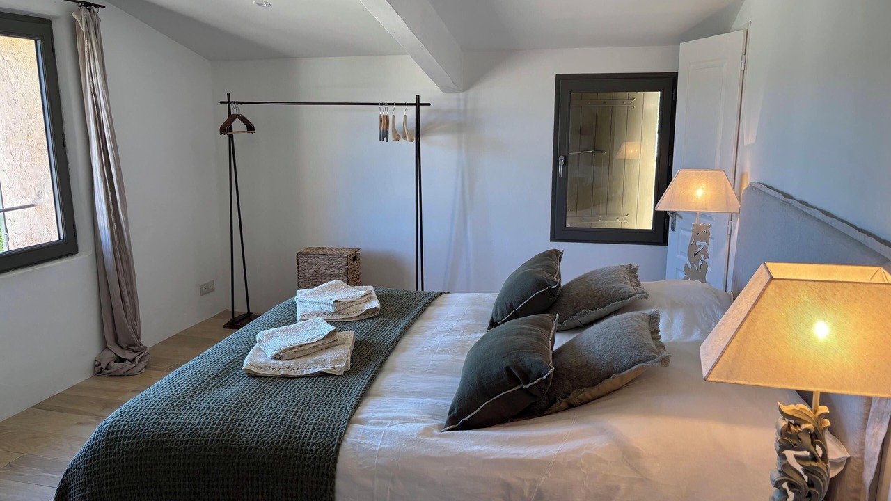 Photo of Bedroom in Rustrel