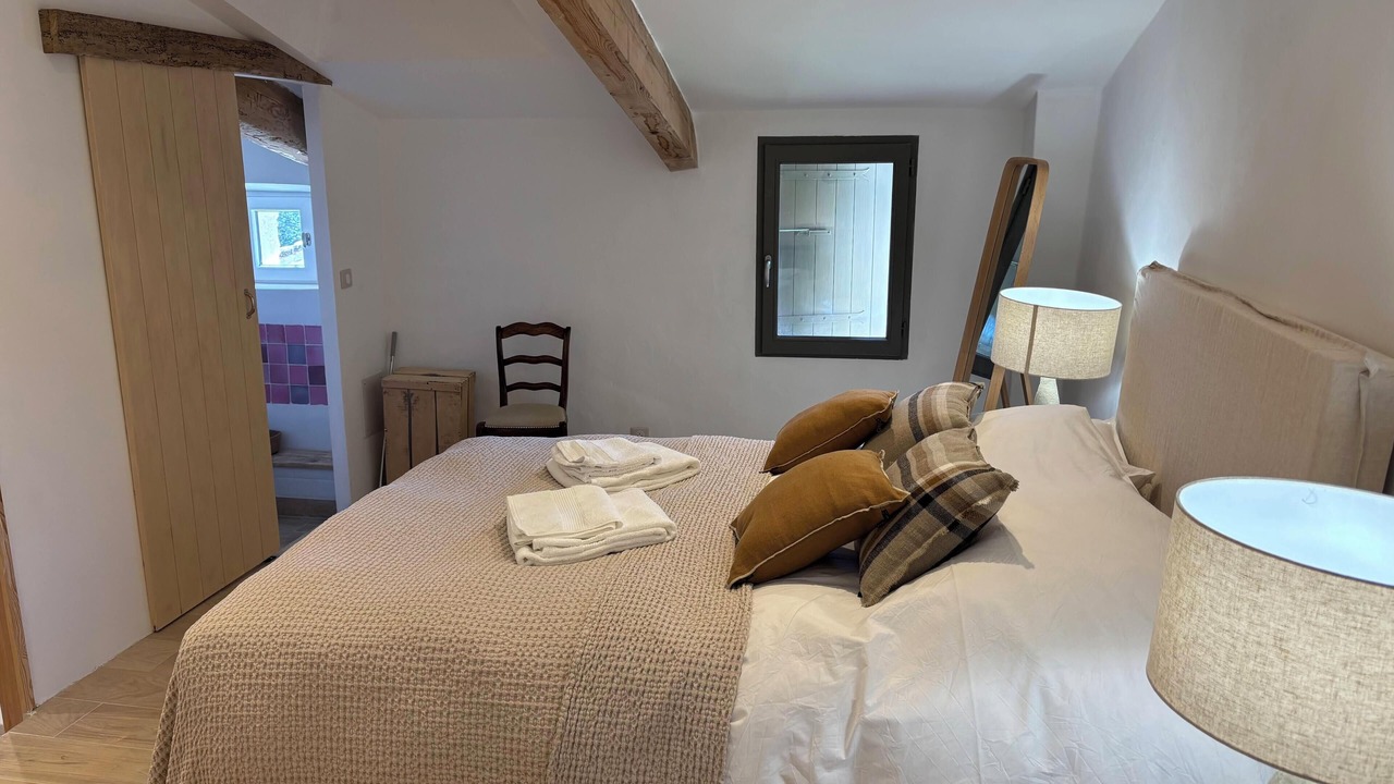 Photo of Bedroom in Rustrel