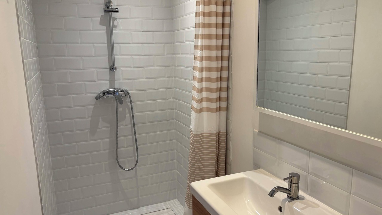 Photo of Bathroom in Rustrel