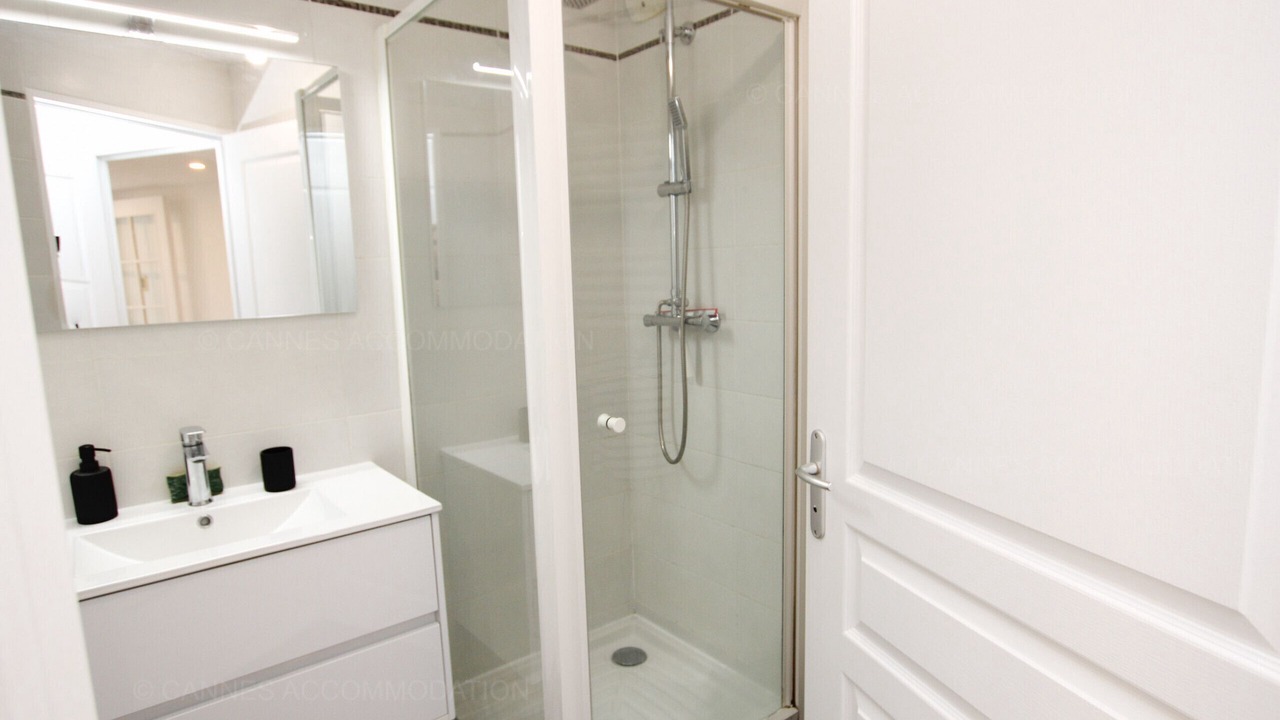 Photo of Bathroom in Prado - Republique