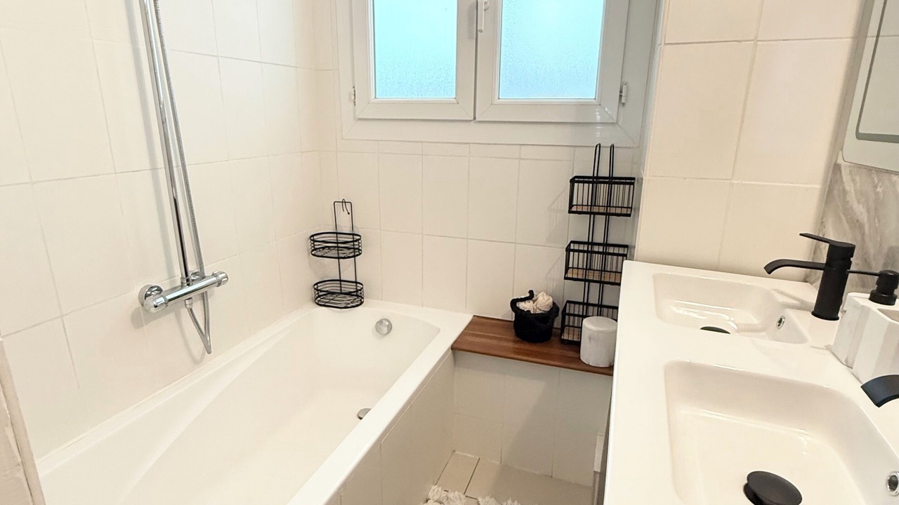 Photo of Bathroom in Lemasson