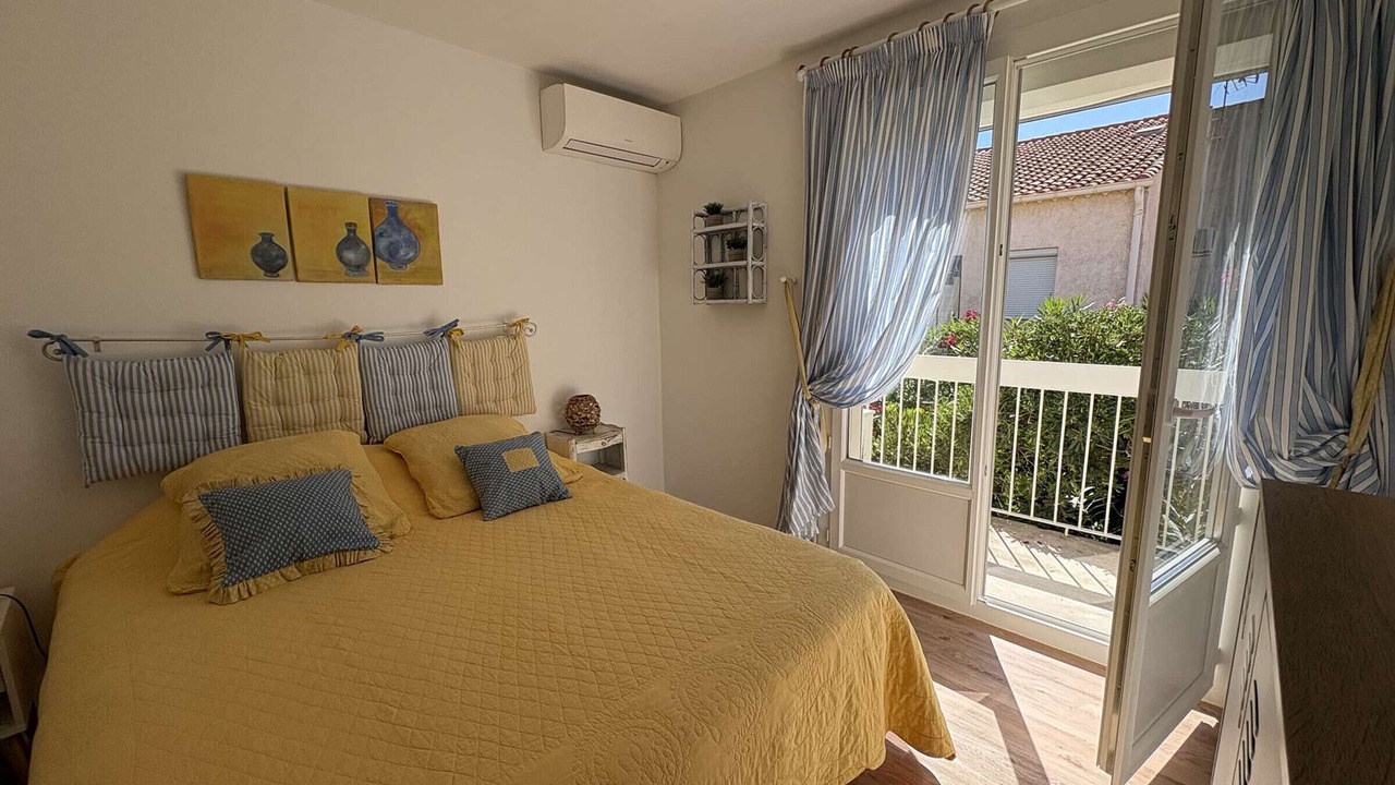 Photo of Bedroom in Saint-Pierre-la-Mer