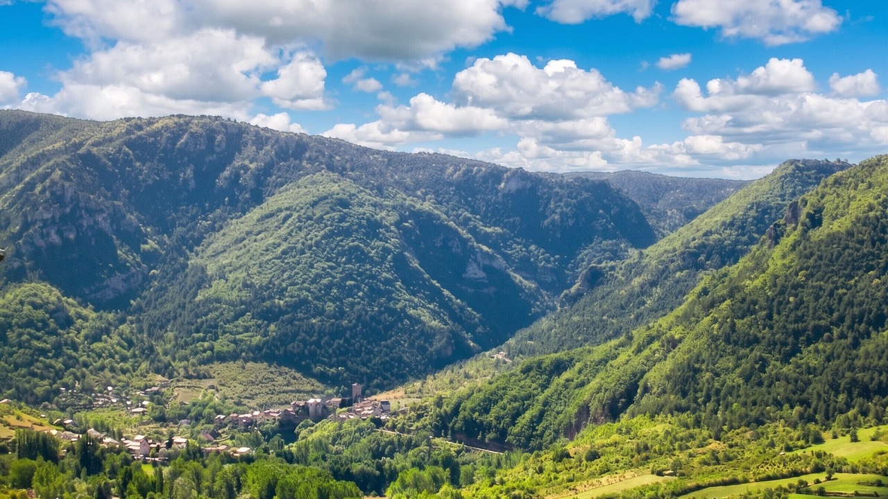 Photo of Others in Mostuejouls