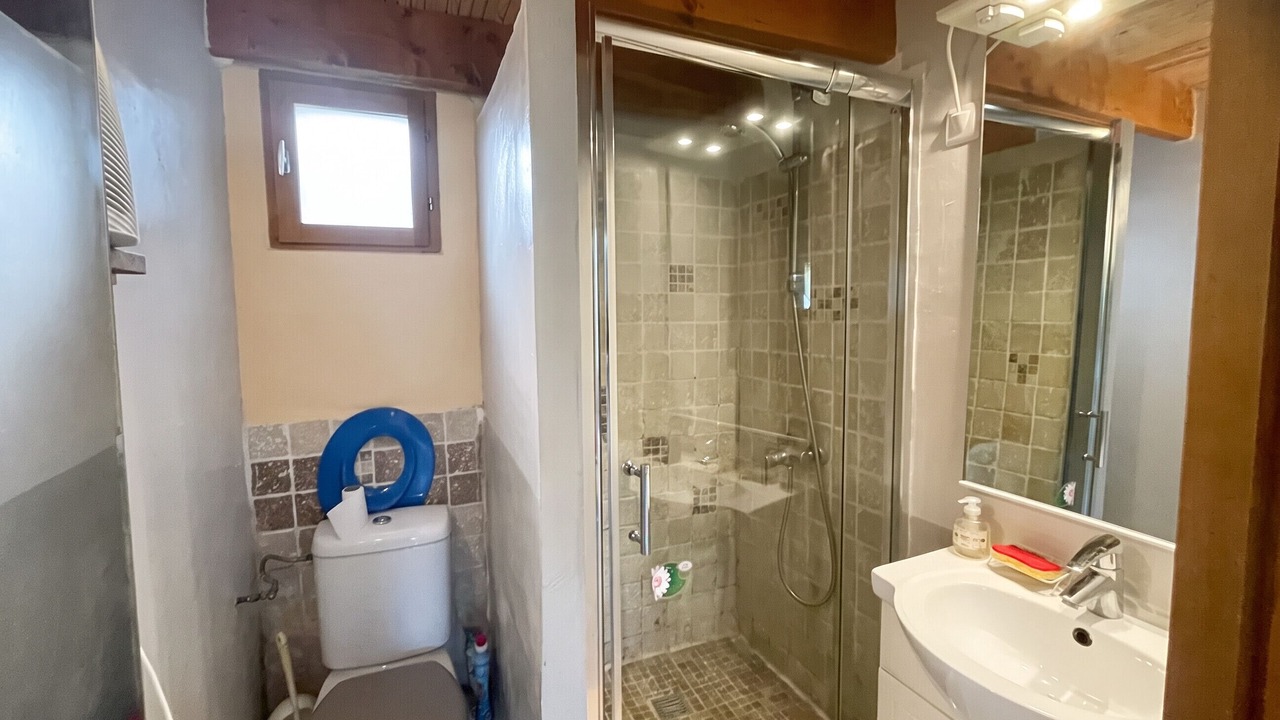 Photo of Bathroom in Velleron