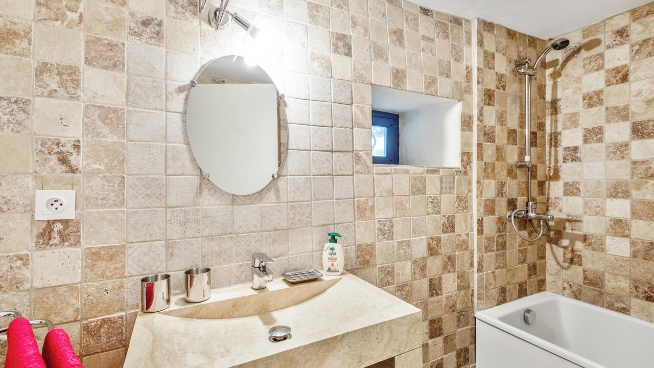 Photo of Bathroom in Bonnieux