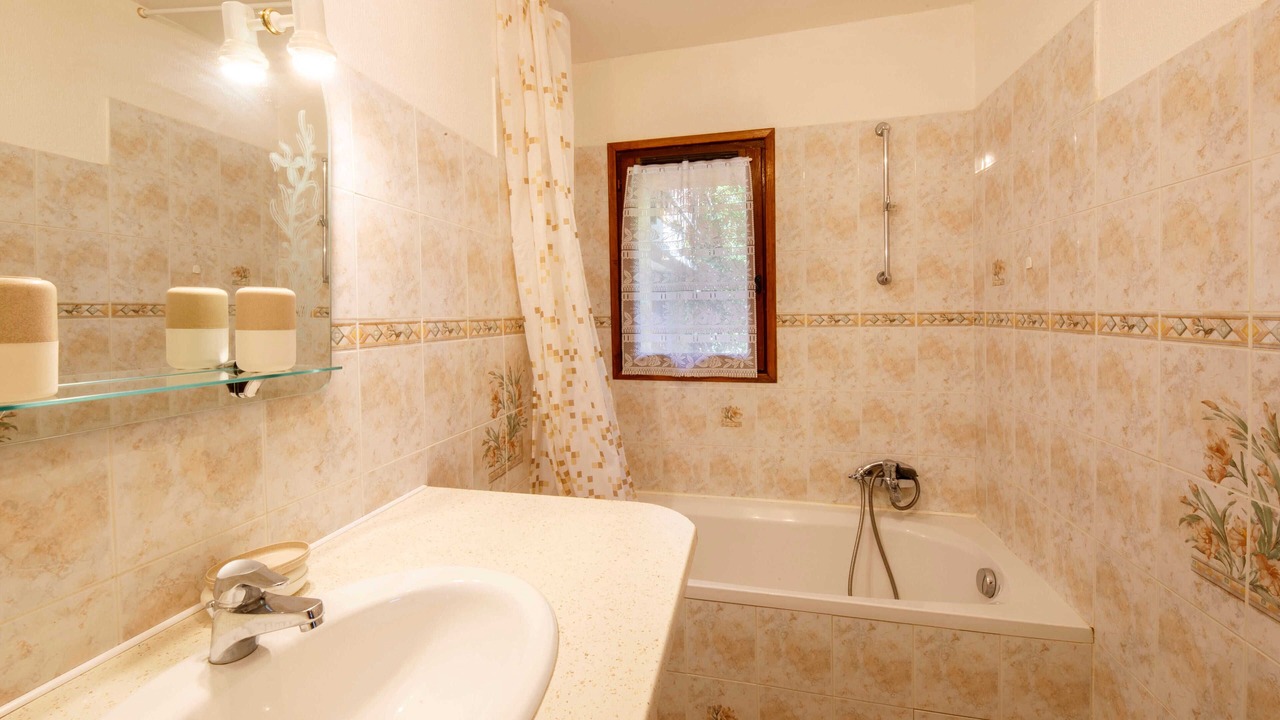 Photo of Bathroom in Saint-Etienne-de-Tinee