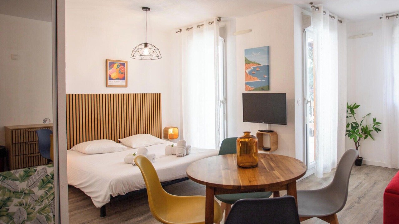 Photo of Bedroom in Mandelieu-La-Napoule