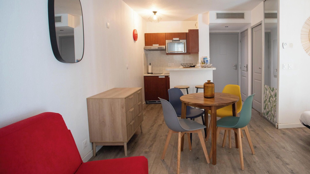 Photo of Bedroom in Mandelieu-La-Napoule