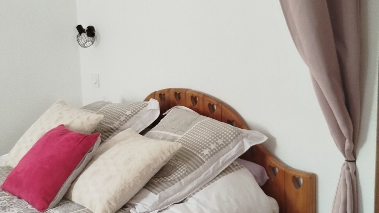 Photo of Bedroom in Val-des-Pres