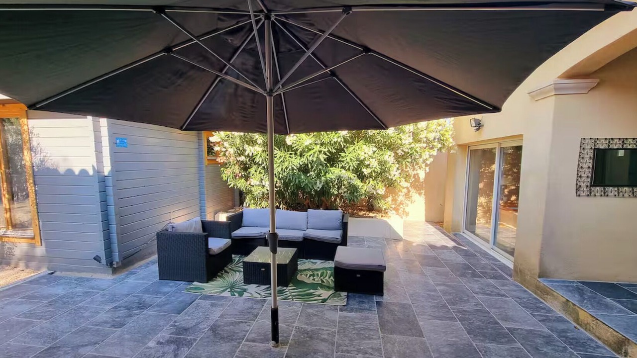 Photo of Patio Balcony in La Fare-les-Oliviers