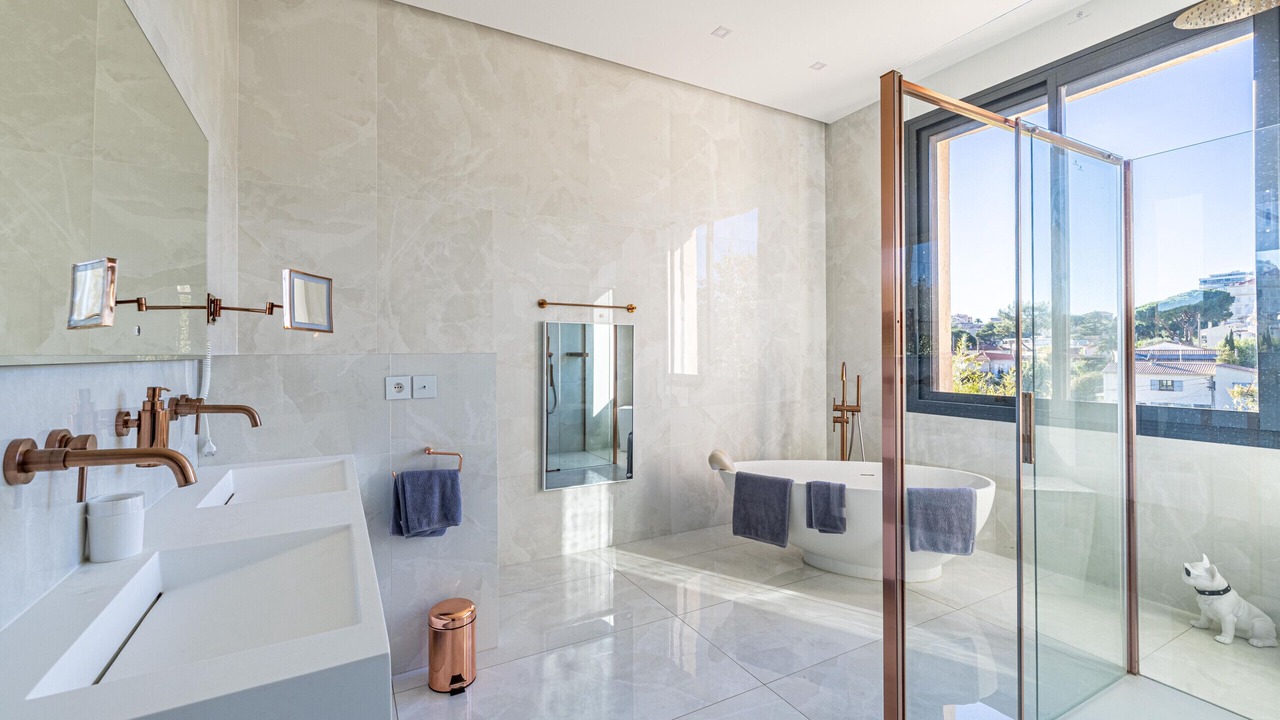 Photo of Bathroom in Carnot