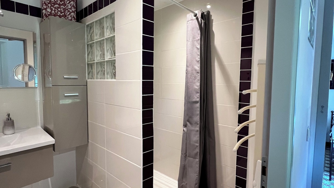 Photo of Bathroom in Saint-Chamas