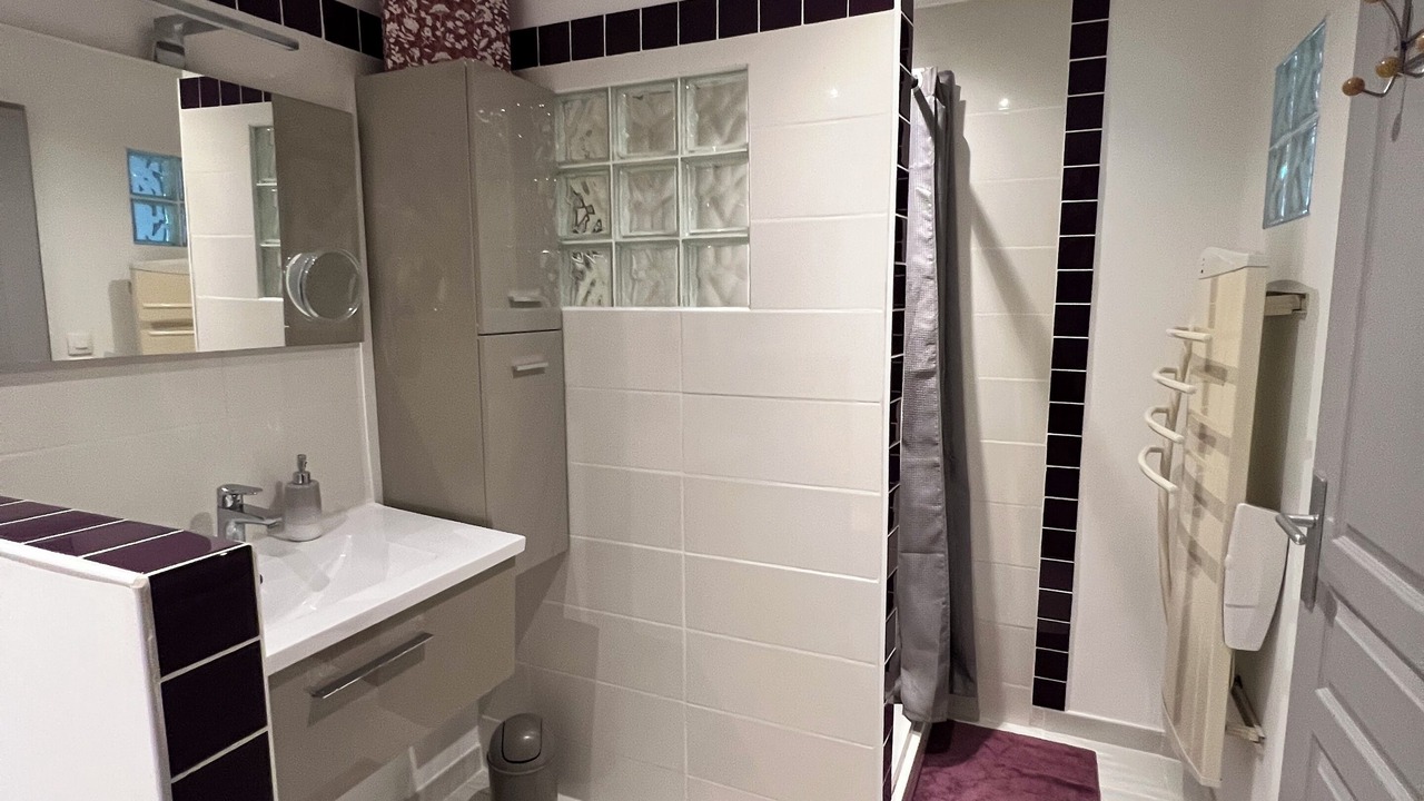 Photo of Bathroom in Saint-Chamas