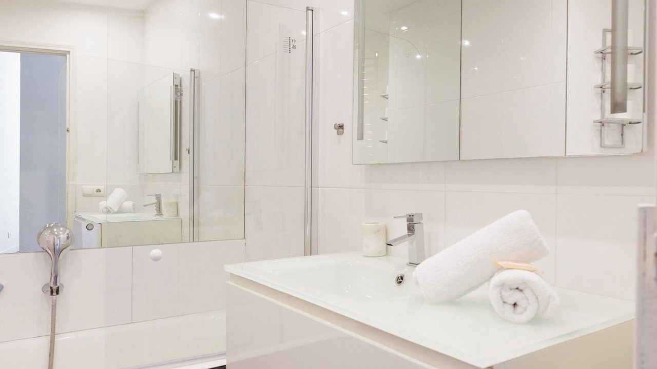 Photo of Bathroom in California - Pezou