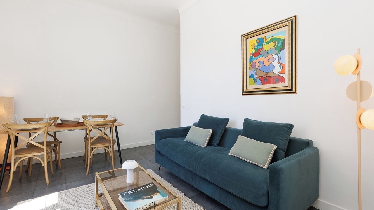 Photo of Livingroom in California - Pezou