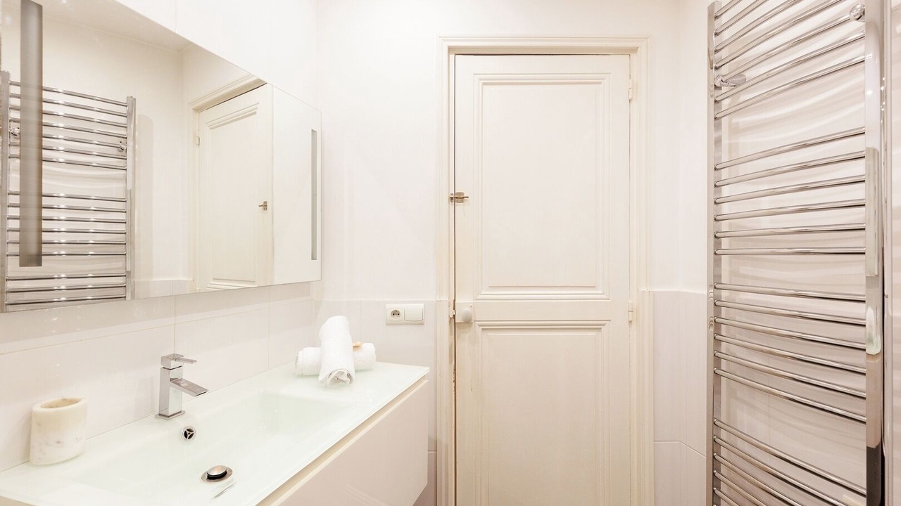 Photo of Bathroom in California - Pezou