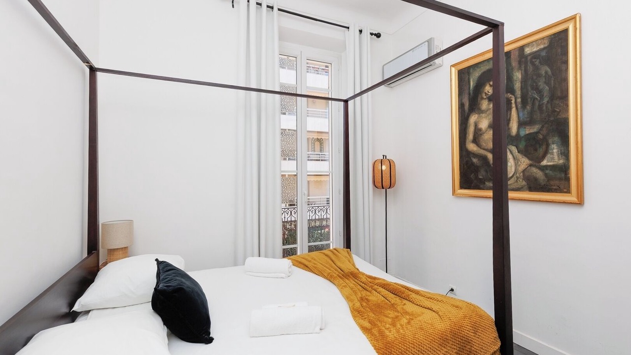 Photo of Bedroom in California - Pezou