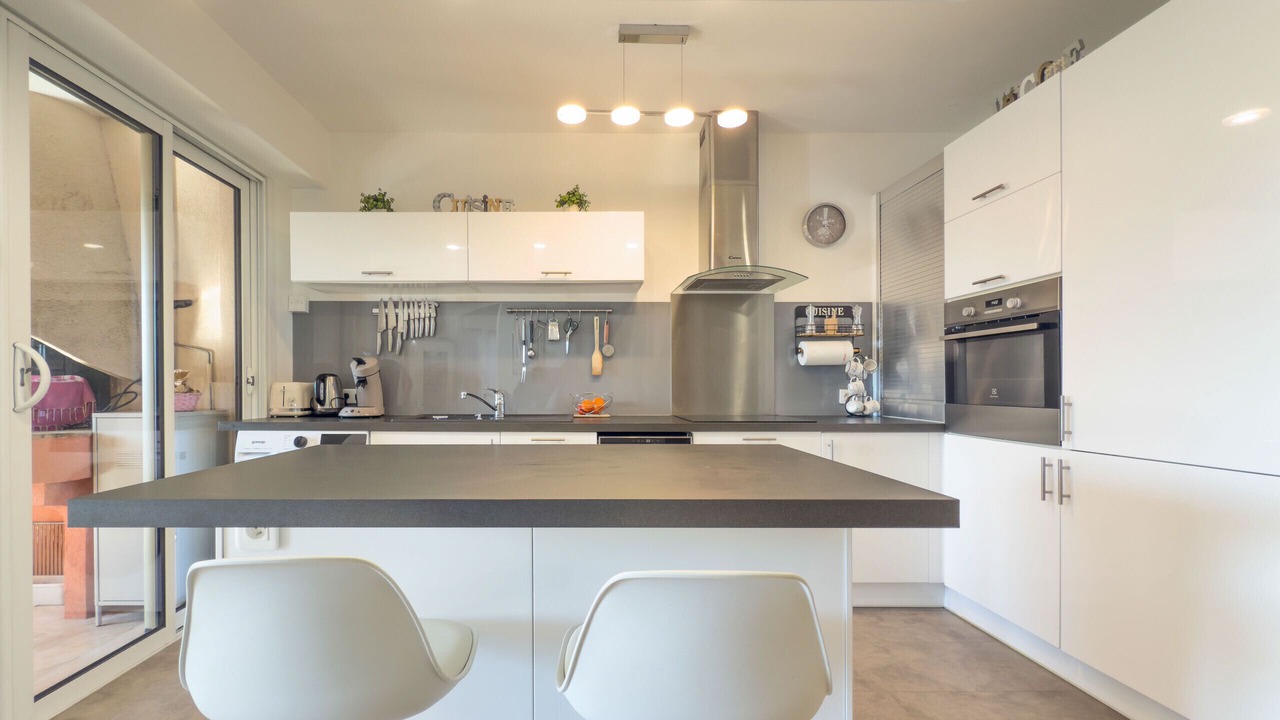 Photo of Kitchen in California - Pezou