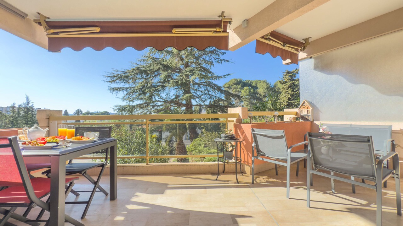 Photo of Outdoor in California - Pezou