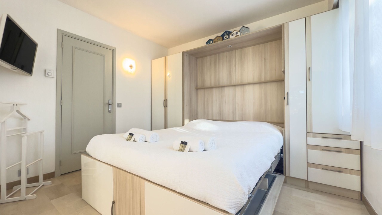 Photo of Bedroom in California - Pezou