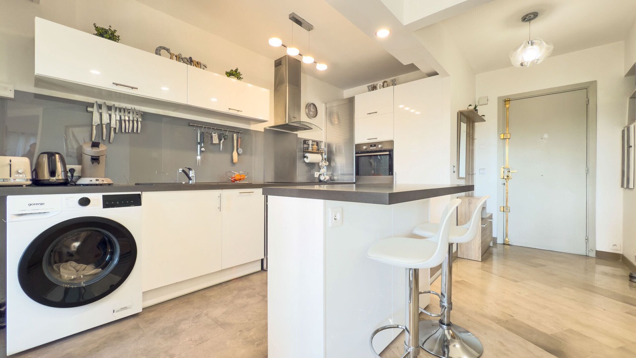 Photo of Kitchen in California - Pezou