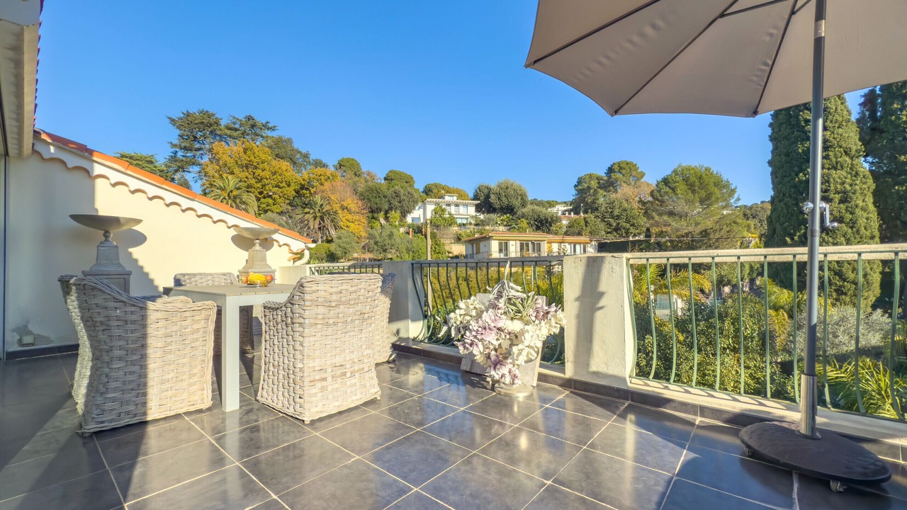 Photo of Outdoor in California - Pezou