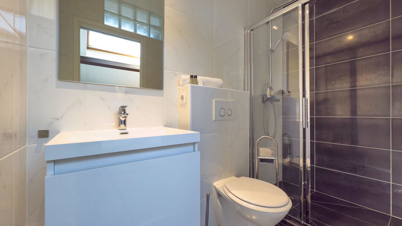 Photo of Bathroom in California - Pezou