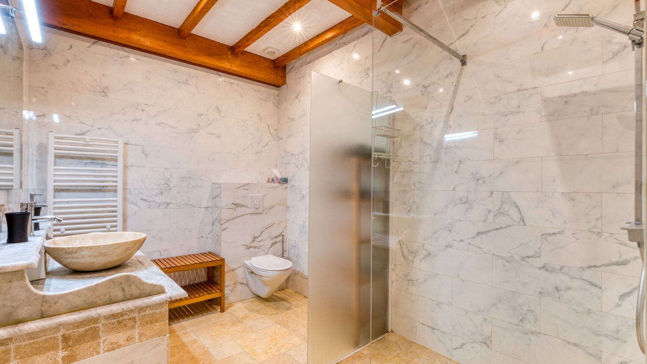 Photo of Bathroom in Arles