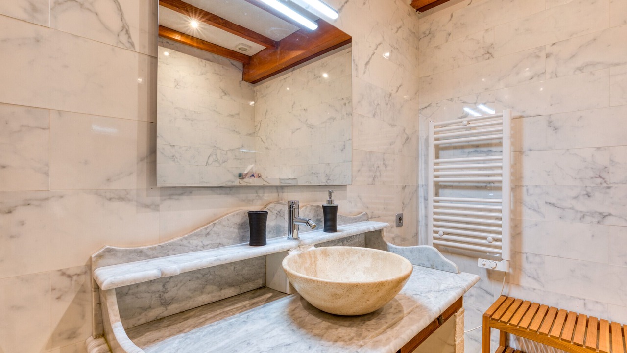 Photo of Bathroom in Arles