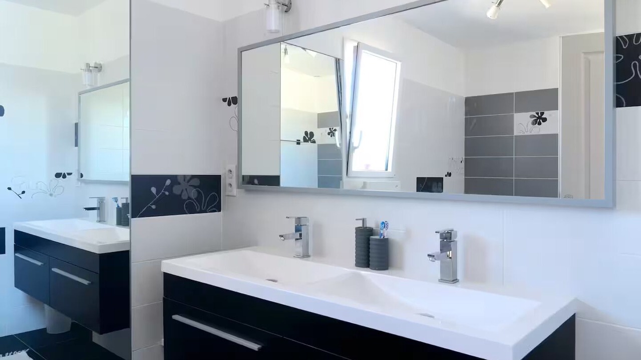 Photo of Bathroom in Mimet