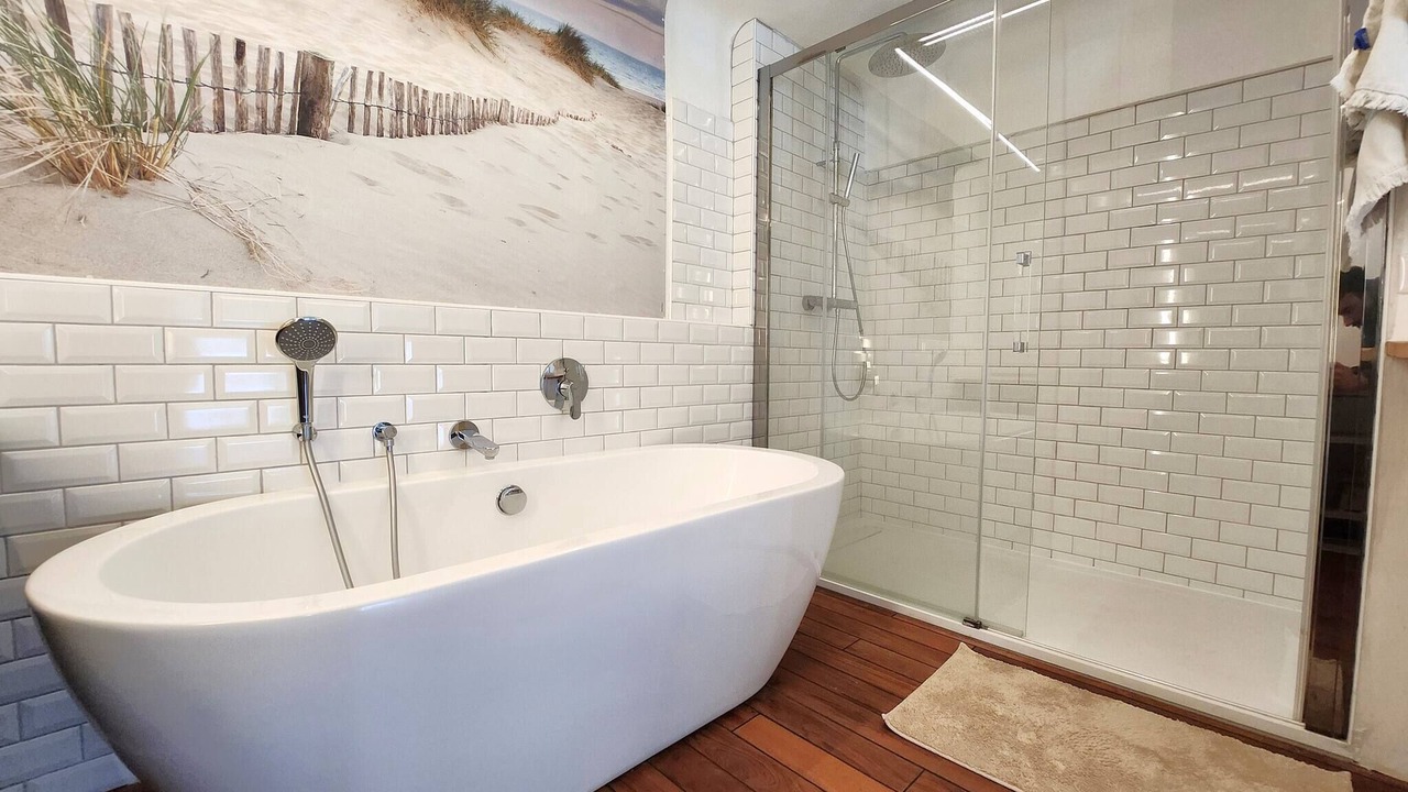 Photo of Bathroom in California - Pezou