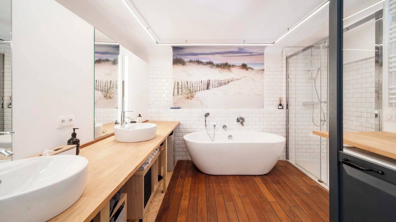 Photo of Bathroom in California - Pezou